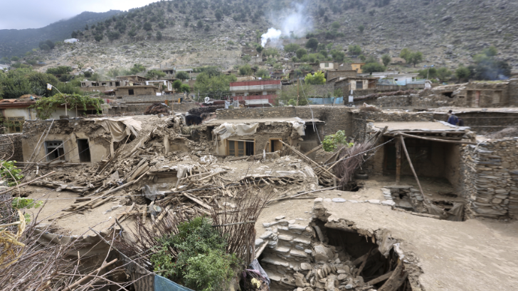 https://salarnews.in/public/uploads/images/newsimages/maannewsimage02092025_181636_Afghan eartthquake.png